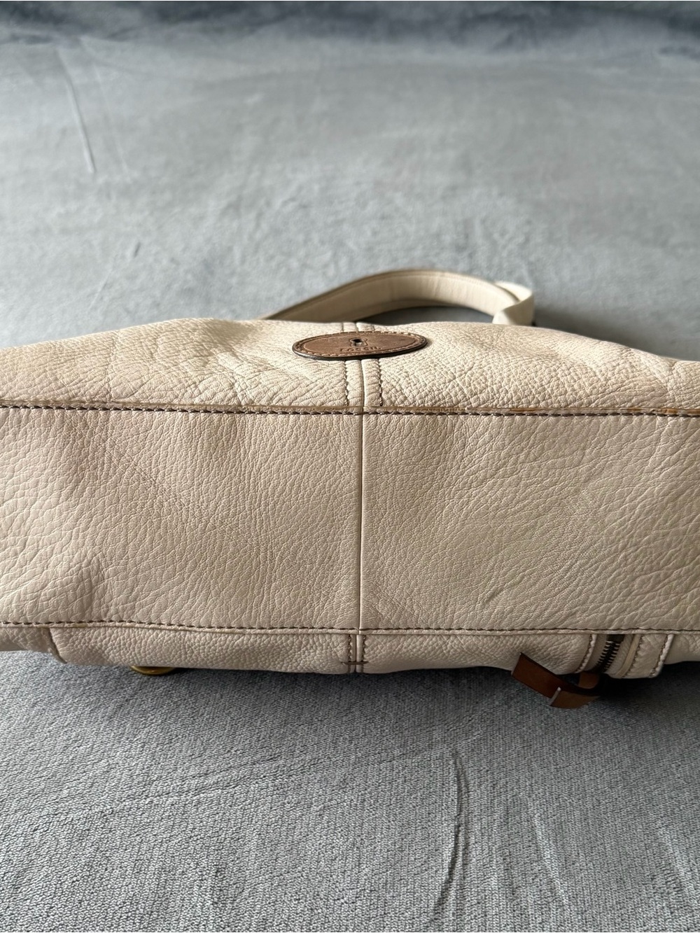 Fossil Pebbled Leather Shoulder Bag in Beige - Picture 5 of 8